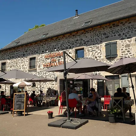 Hotell Du Cezallier Montgreleix